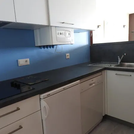 Avec Balcon - A 150m, Parking - Fr-1-92-639 *